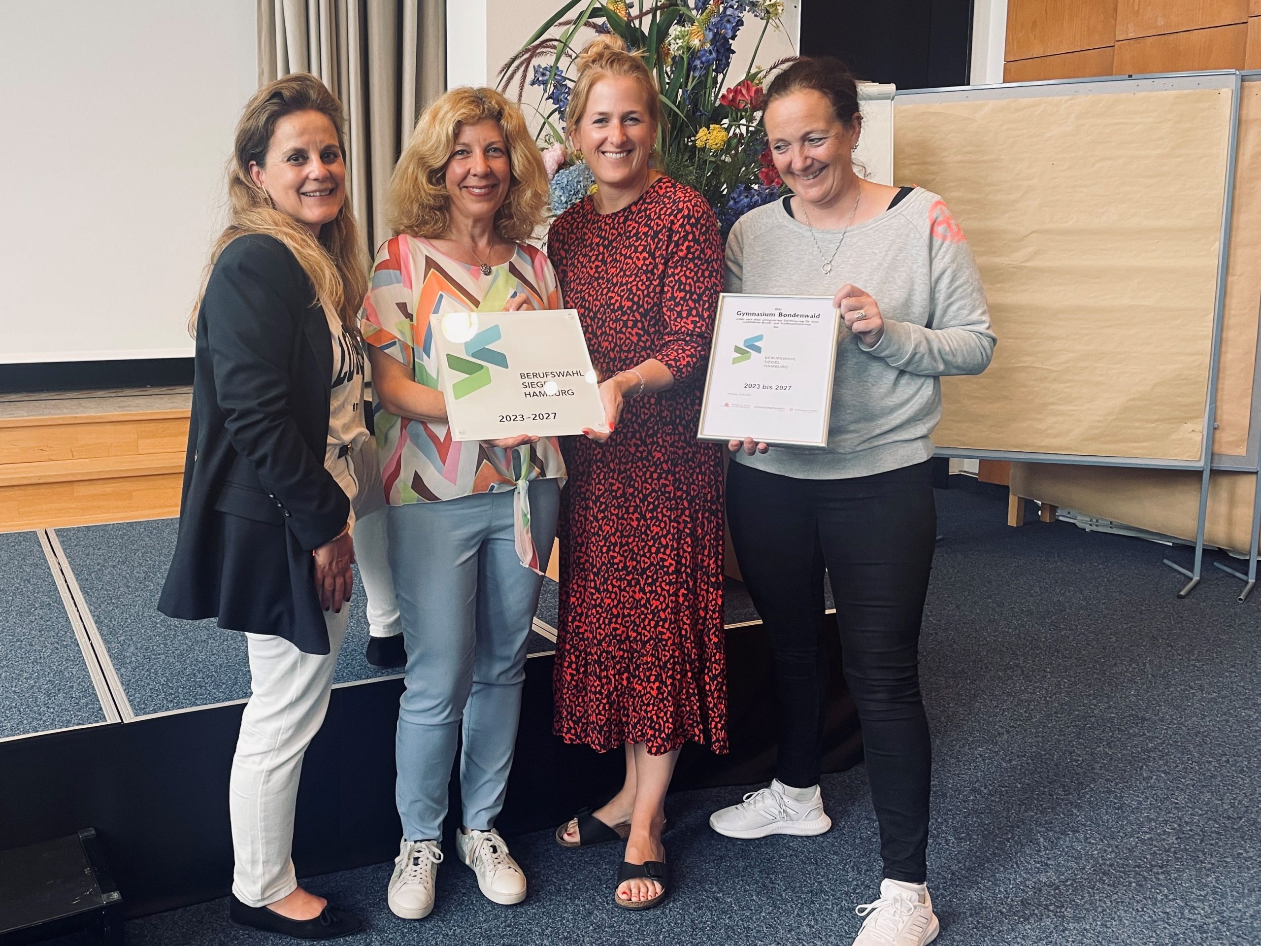 Mehr über den Artikel erfahren Berufsorientierung am Gymnasium Bondenwald erneut ausgezeichnet
