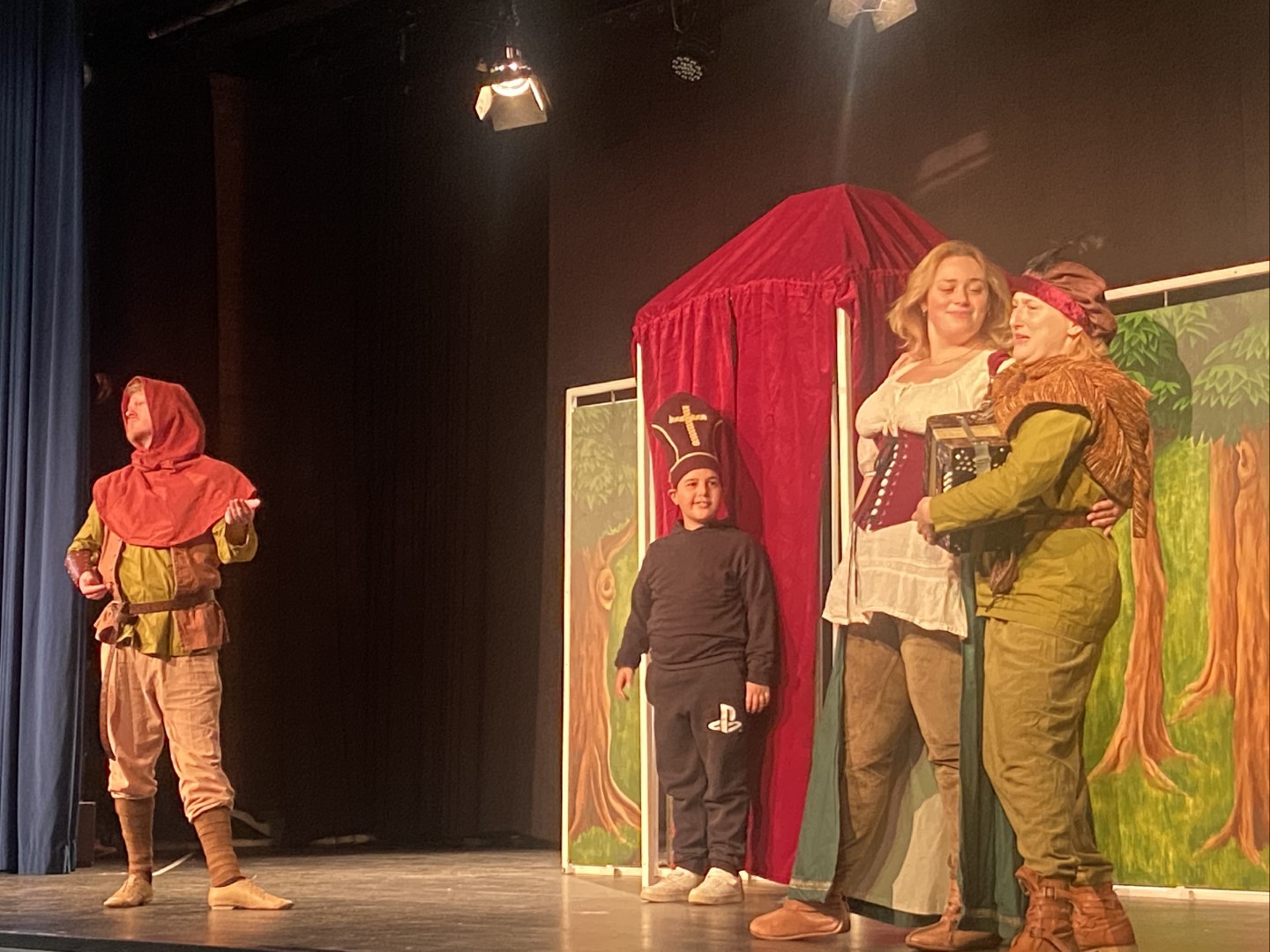 Mehr über den Artikel erfahren White Horse Theatre @ Gymnasium Bondenwald