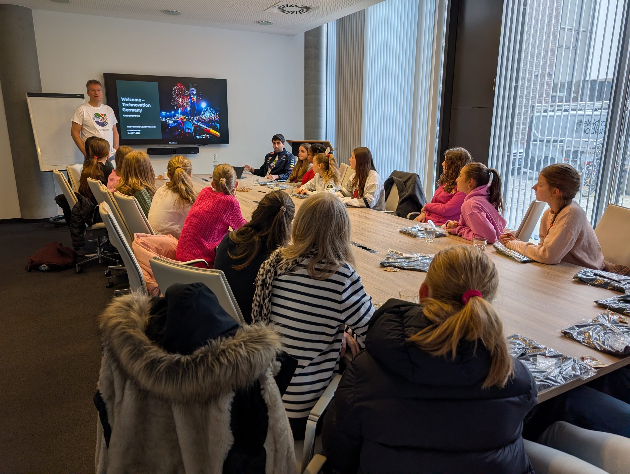 Mehr über den Artikel erfahren Technovation Girls bei Oracle Deutschland